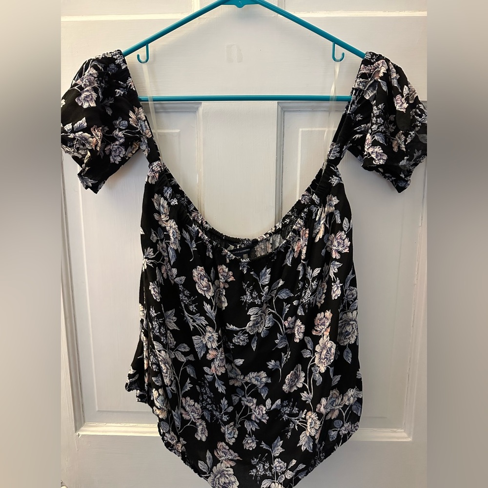 American Eagle Off the shoulder top